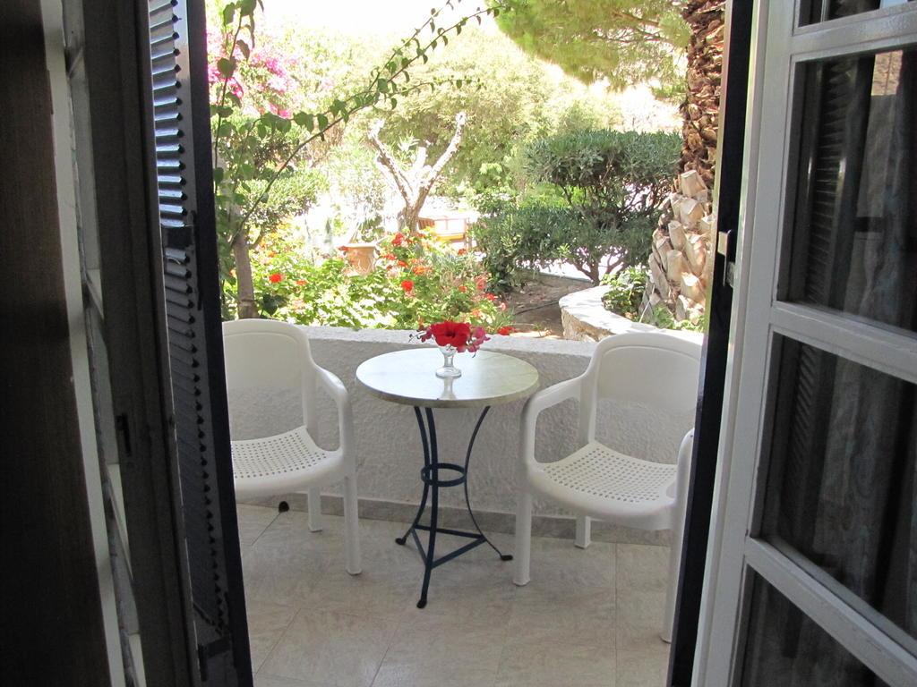 Eden Ios Rooms Mylopotas Buitenkant foto